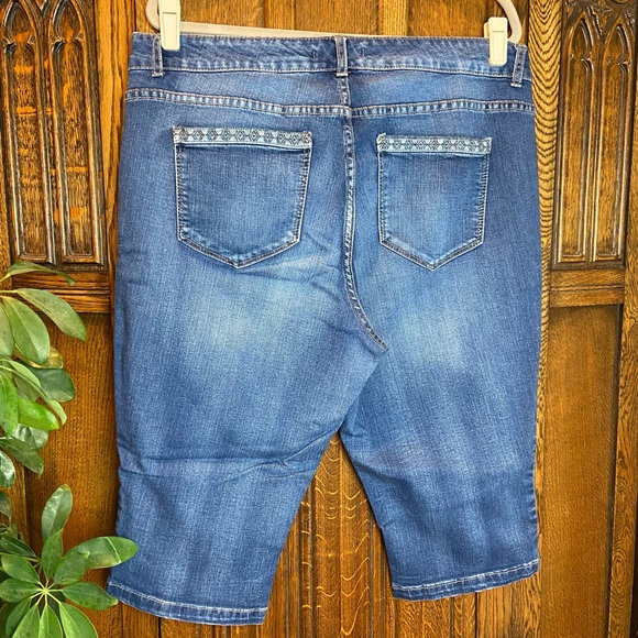 Code Bleu denim capris with side stripe detail - Picture 4 of 6